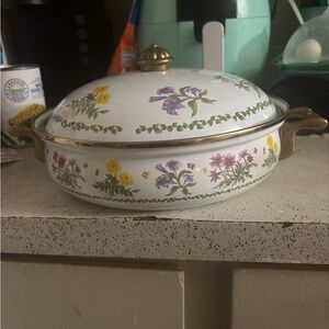 Vintage Floral Enamel Casserole Dish with Lid